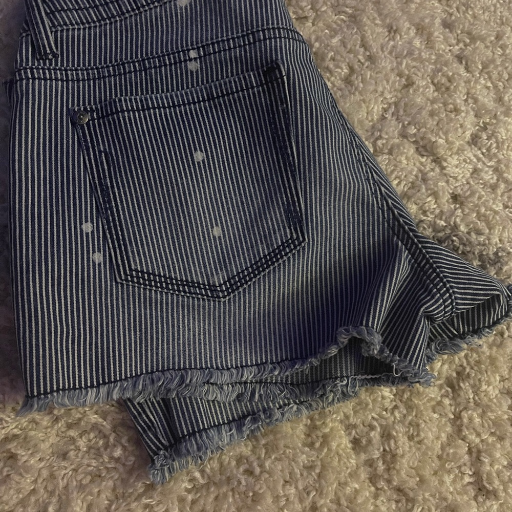 Lei shorts size 7